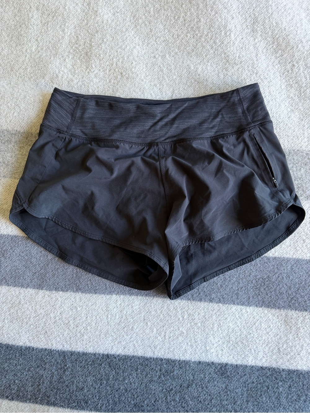 Outdoor Voices Hudson 2.5” Short in black Size Large